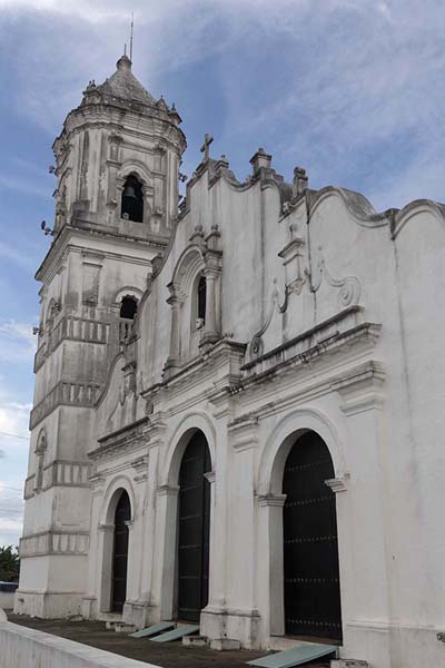 Picture of Basilica Menor Santiago Apostol (Panama): The Basilica of Natá with bell tower seen from the side